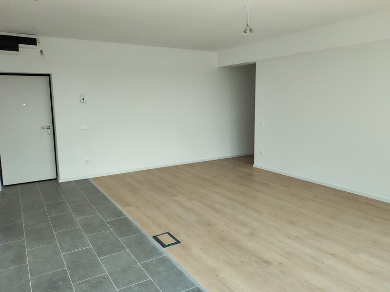 Patru camere, foarte luminos, zona Lacul Straulesti, Mall Colosseum,
