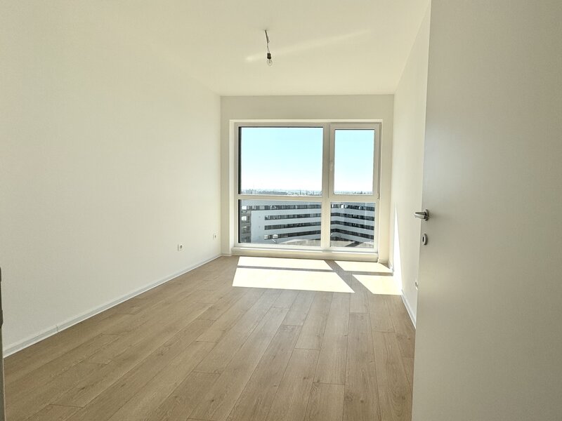 Patru camere, foarte luminos, zona Lacul Straulesti, Mall Colosseum,