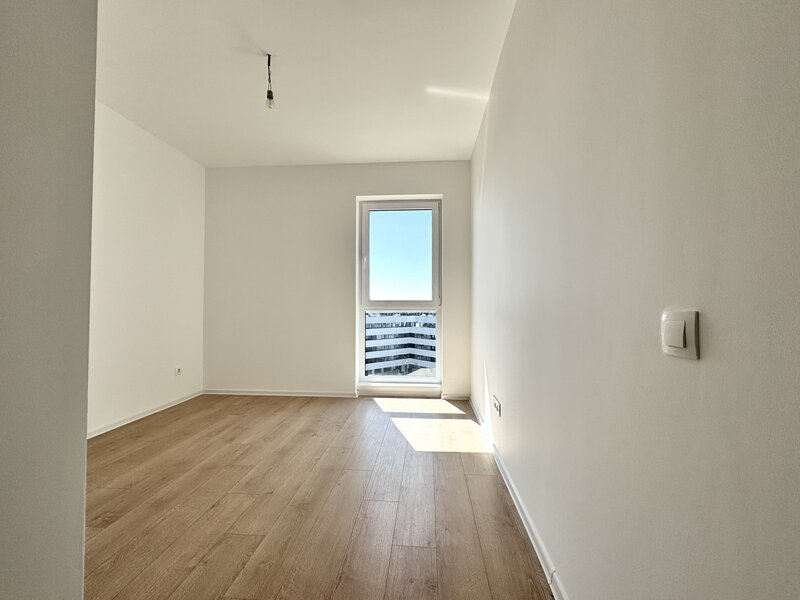 Patru camere, foarte luminos, zona Lacul Straulesti, Mall Colosseum,