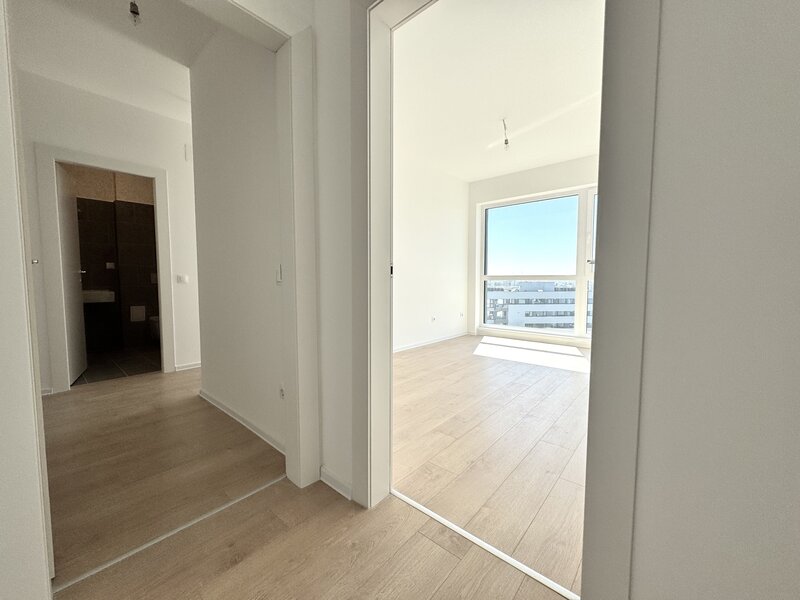 Patru camere, foarte luminos, zona Lacul Straulesti, Mall Colosseum,