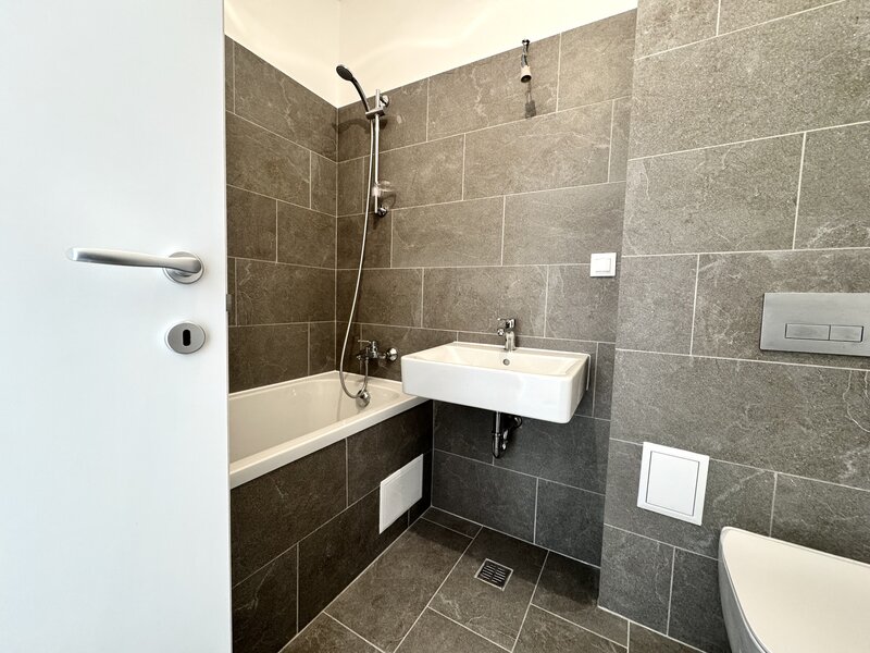 Patru camere, foarte luminos, zona Lacul Straulesti, Mall Colosseum,
