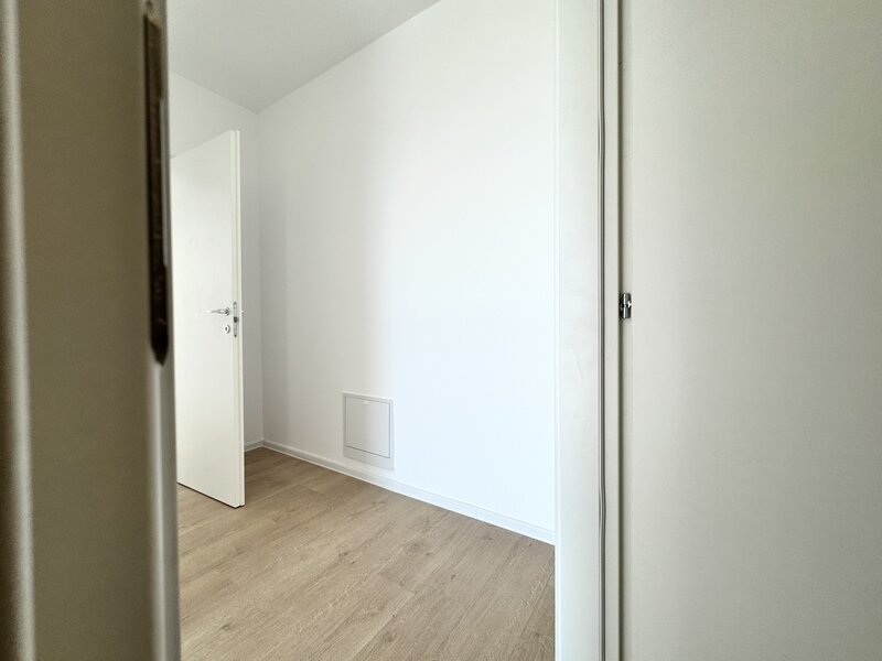 Patru camere, foarte luminos, zona Lacul Straulesti, Mall Colosseum,