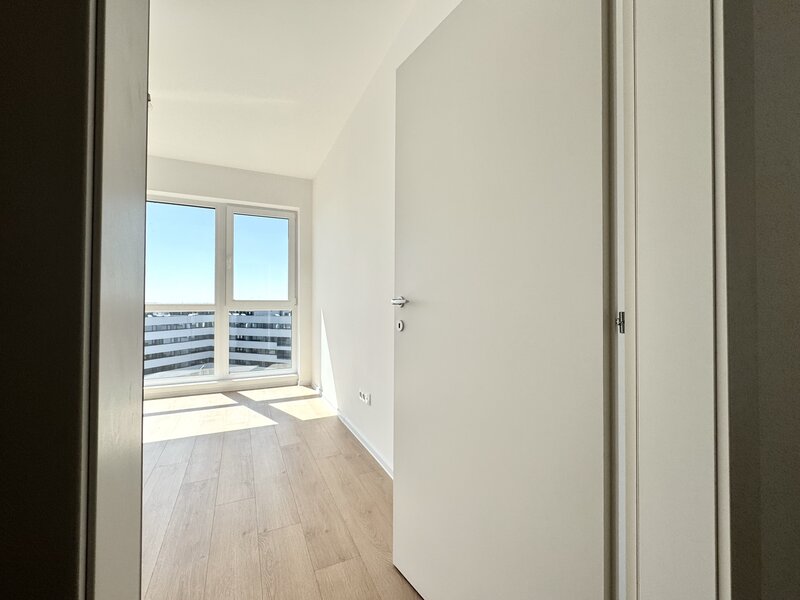 Patru camere, foarte luminos, zona Lacul Straulesti, Mall Colosseum,